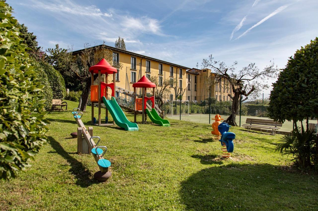 Hotel Villa Paradiso Passignano sul Trasimeno Buitenkant foto