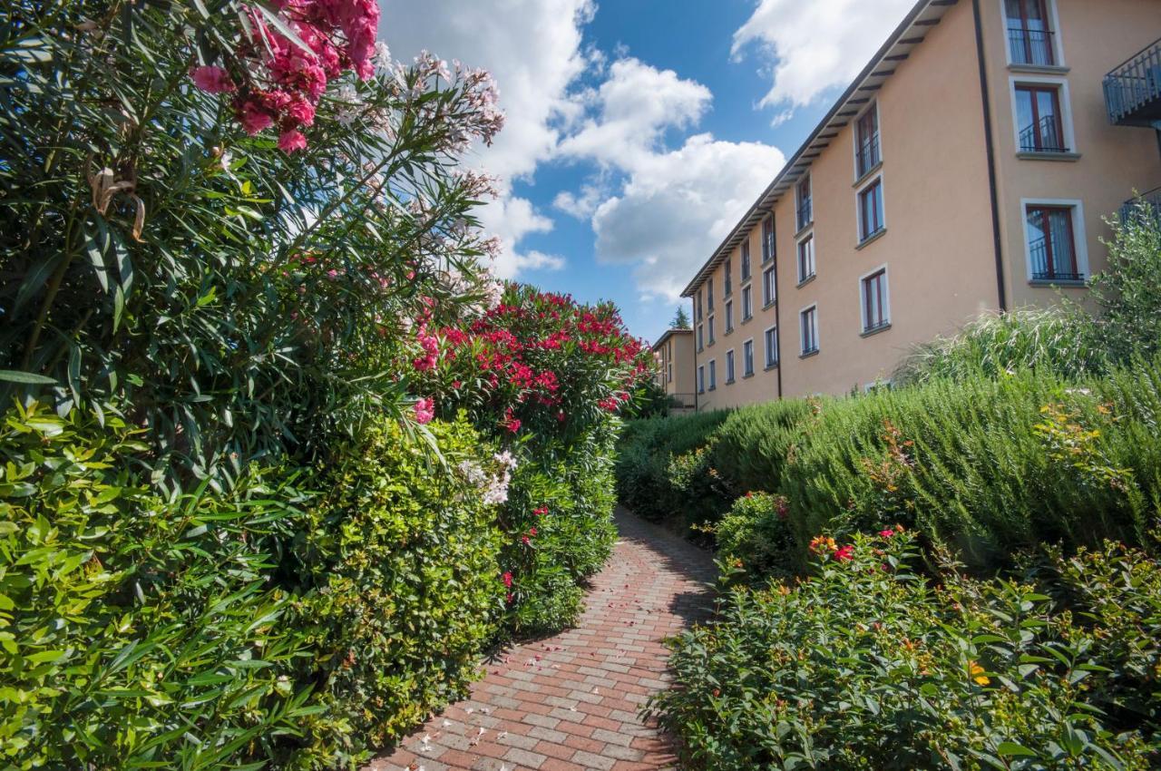 Hotel Villa Paradiso Passignano sul Trasimeno Buitenkant foto