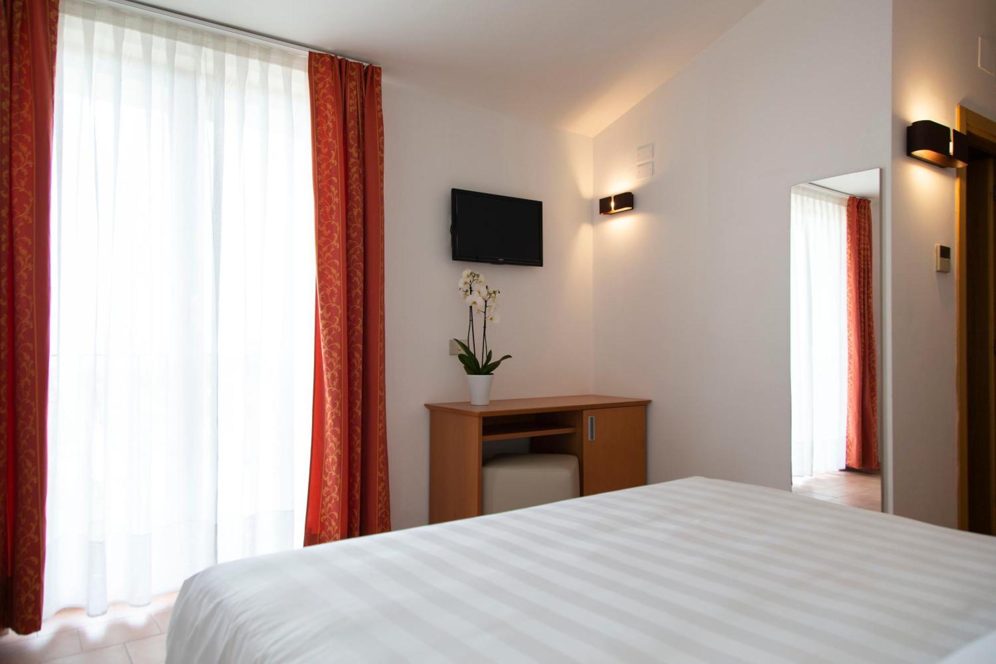 Hotel Villa Paradiso Passignano sul Trasimeno Buitenkant foto