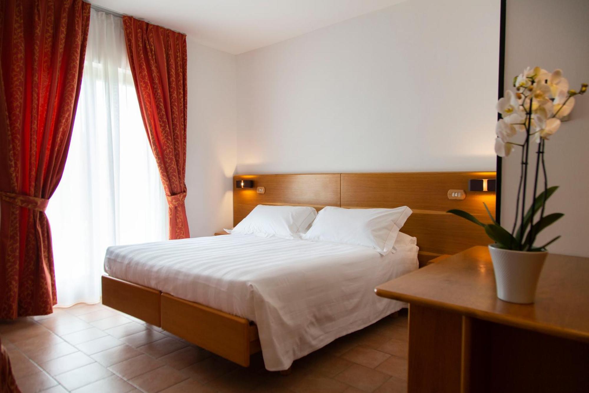 Hotel Villa Paradiso Passignano sul Trasimeno Kamer foto